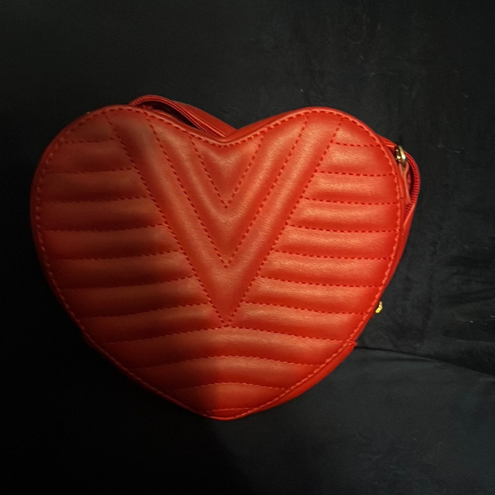 Red heart purse